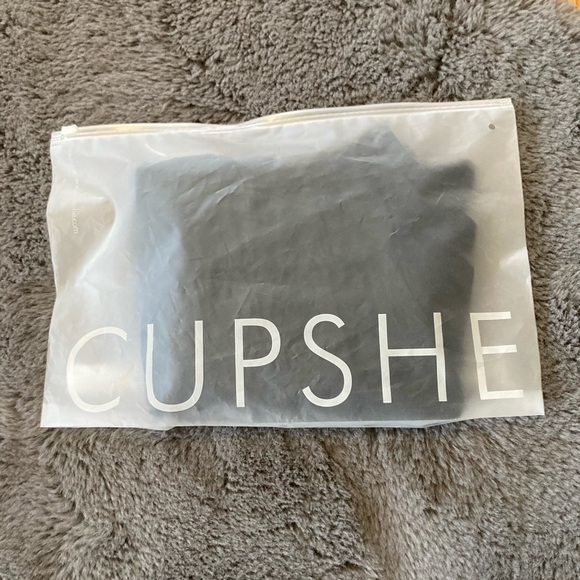 NWT Cupshe - Women’s Swimsuit - Picture 2 of 10